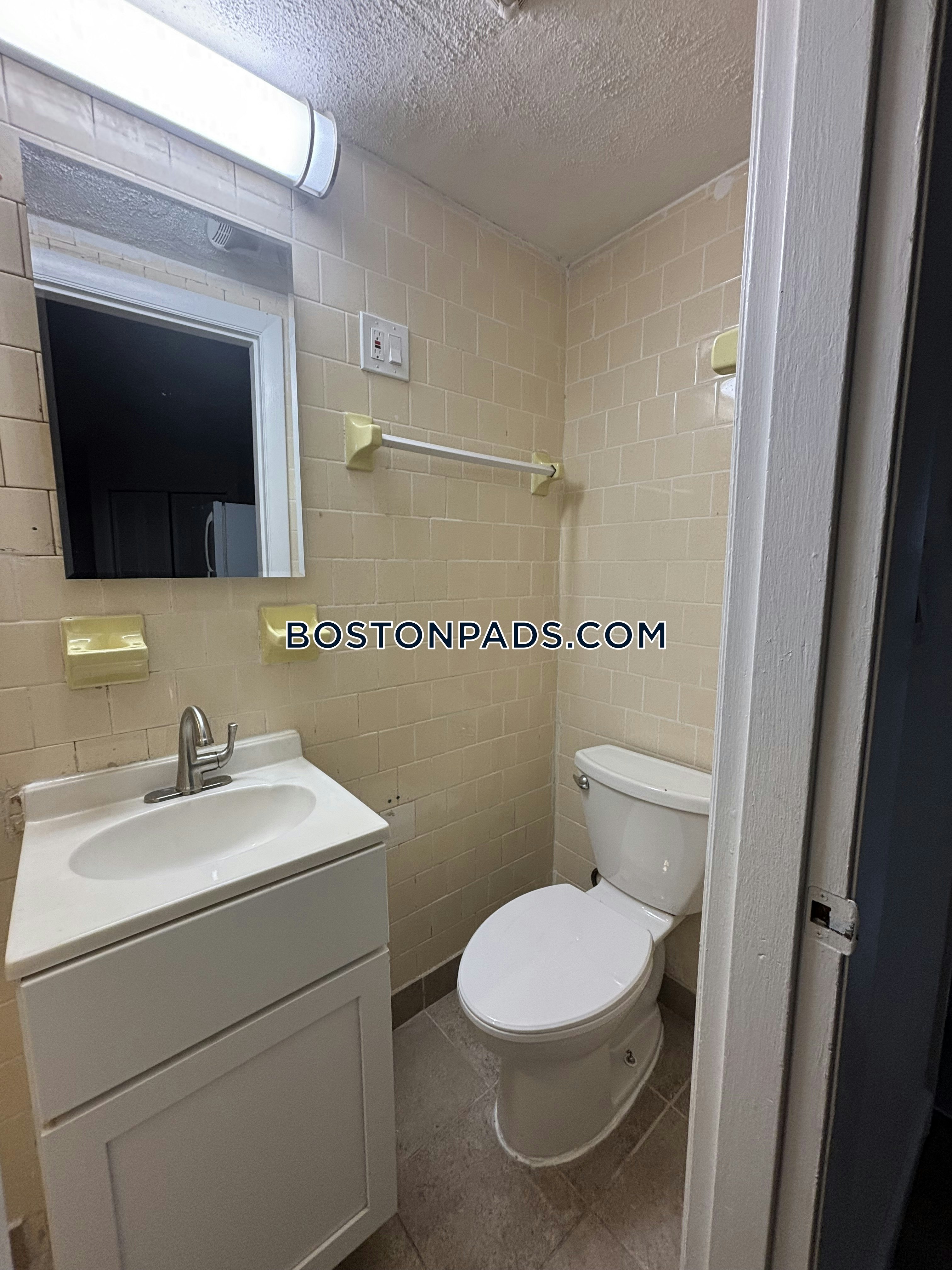 Boston - 0 Beds, 1 Baths