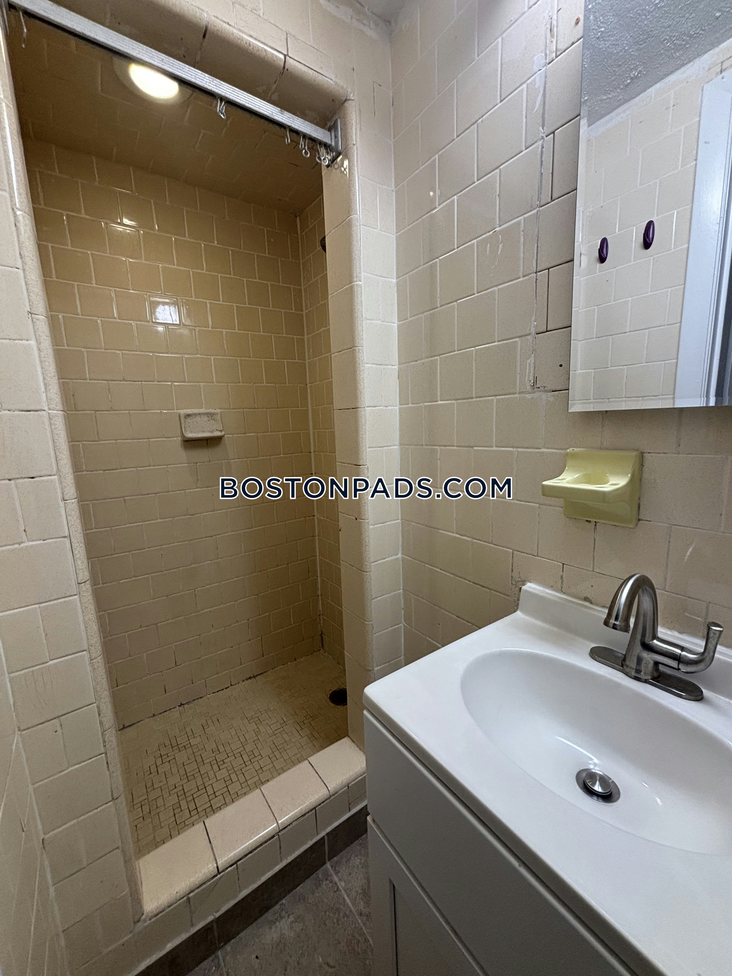 Boston - 0 Beds, 1 Baths