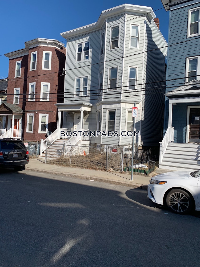 BOSTON - DORCHESTER/SOUTH BOSTON BORDER - 5 Beds, 1.5 Baths - Image 30