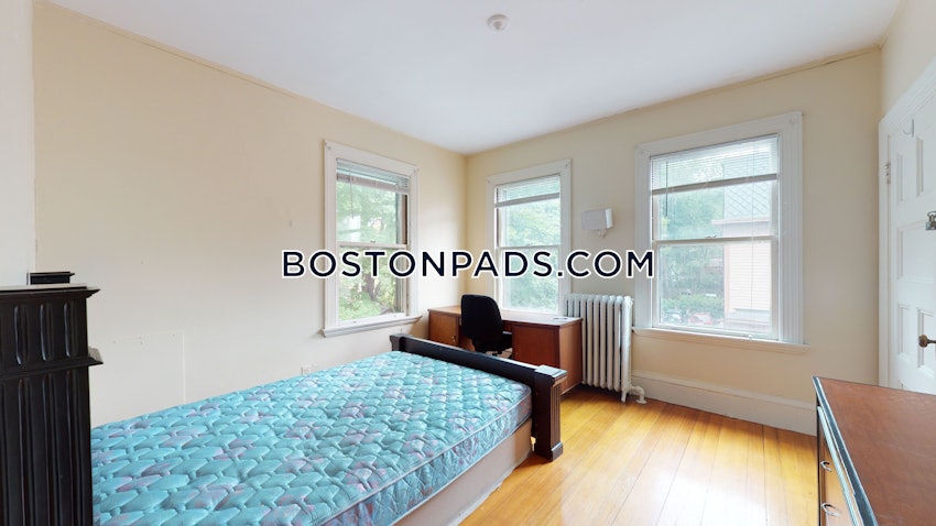 BROOKLINE- BOSTON UNIVERSITY - 3 Beds, 1 Bath - Image 2