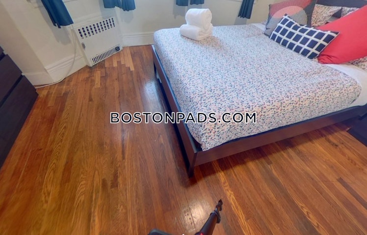 Queensberry St., Boston