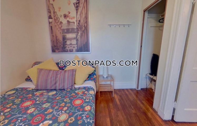 Queensberry St., Boston