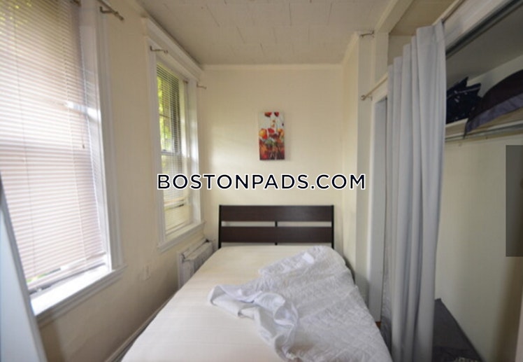 Queensberry St., Boston