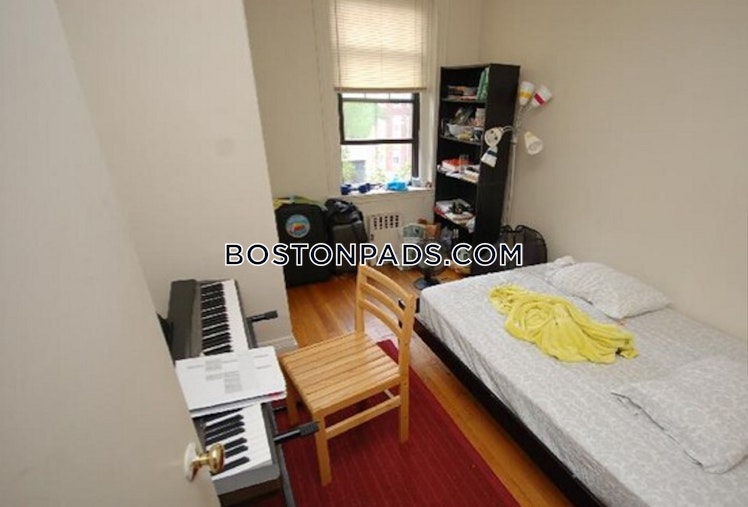 Queensberry St., Boston