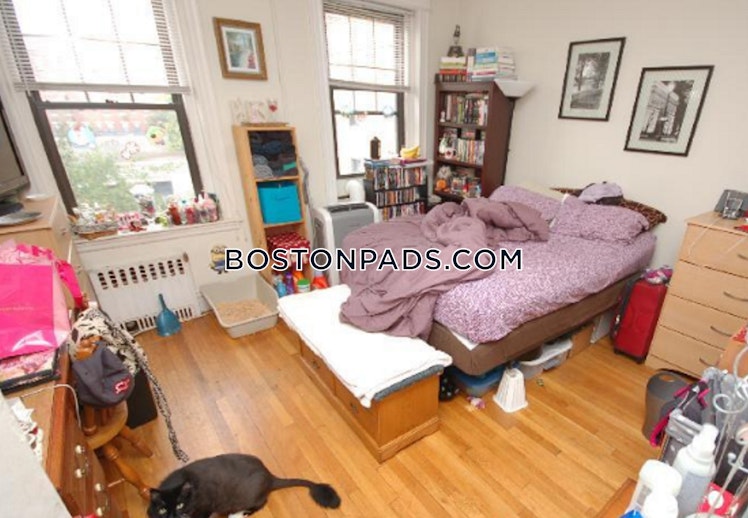 Queensberry St., Boston