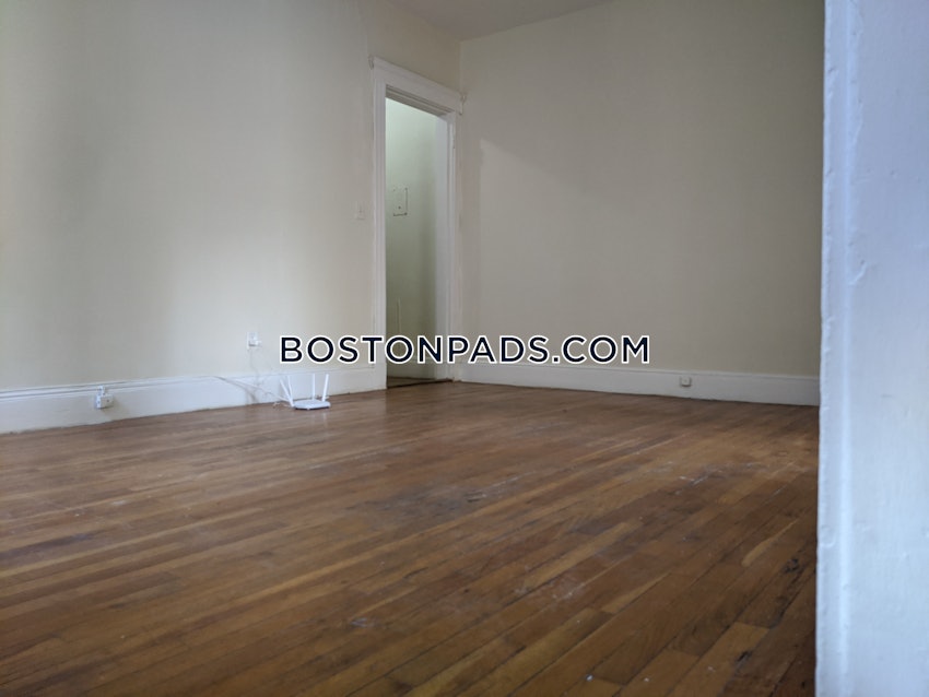 BOSTON - ALLSTON/BRIGHTON BORDER - 2 Beds, 1 Bath - Image 4