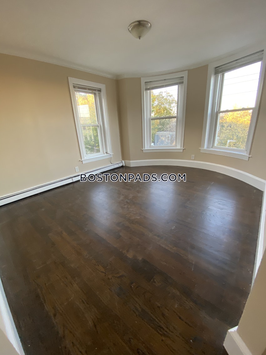BOSTON - FORT HILL - 3 Beds, 1 Bath - Image 21