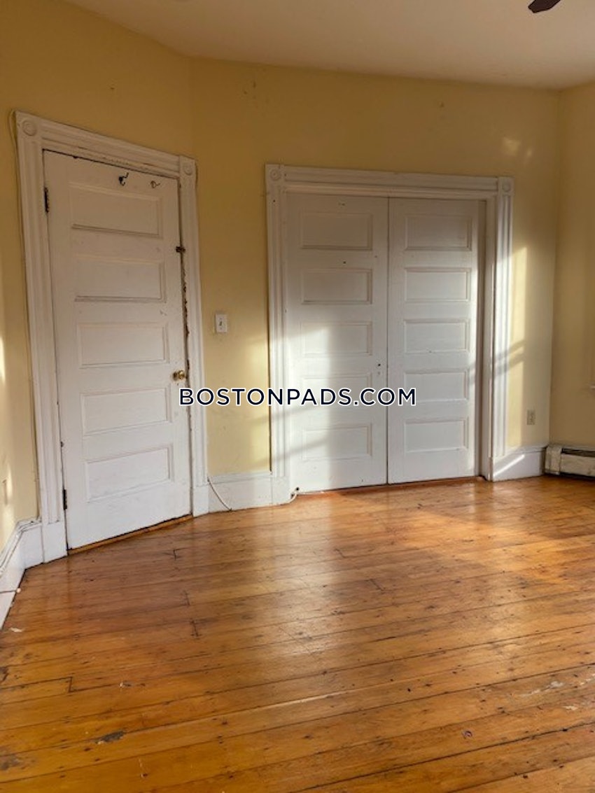 BOSTON - MISSION HILL - 5 Beds, 2 Baths - Image 15