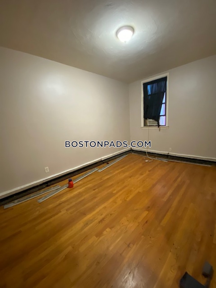 CHELSEA - 2 Beds, 1 Bath - Image 1