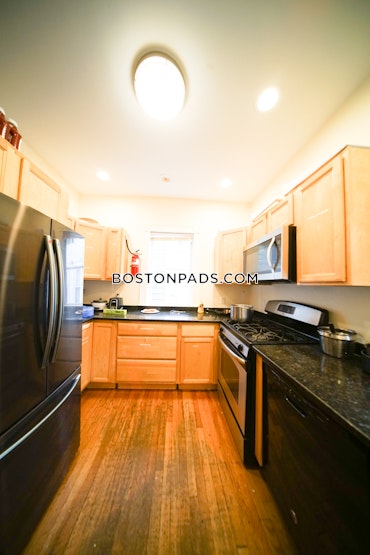 Boston - 9 Beds, 3 Baths