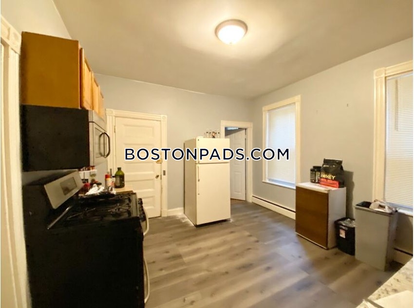 BOSTON - MISSION HILL - 4 Beds, 2 Baths - Image 7