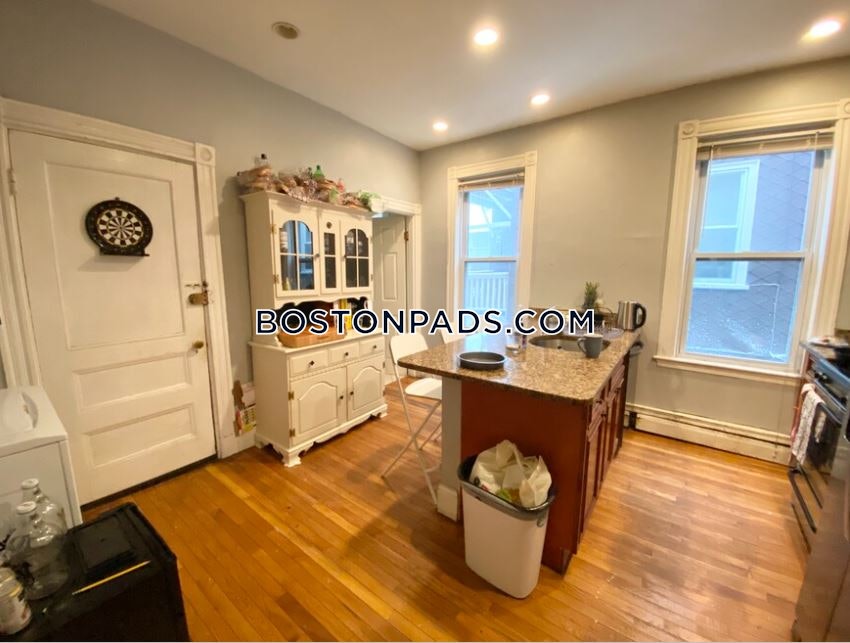 BOSTON - MISSION HILL - 5 Beds, 2 Baths - Image 25