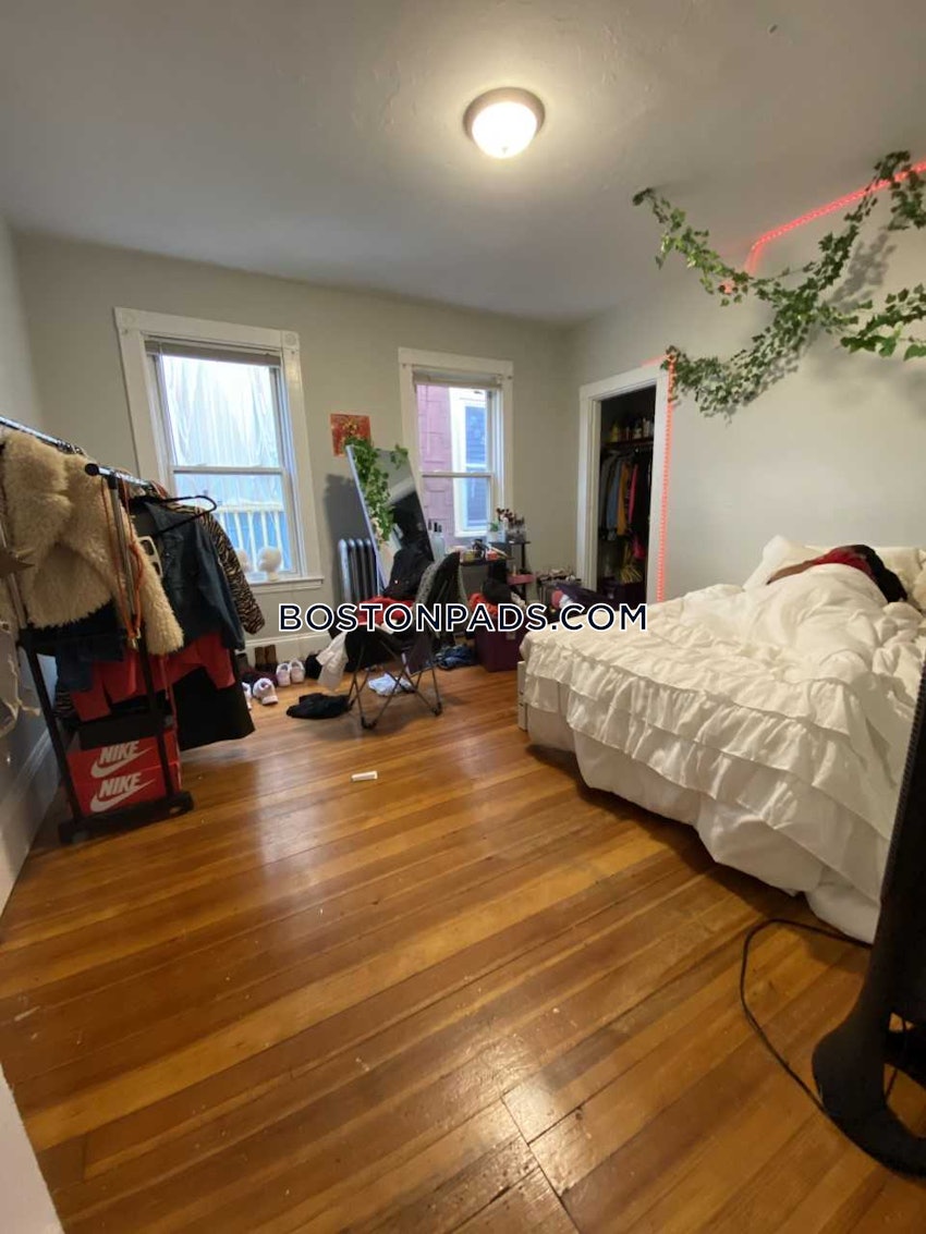 BOSTON - MISSION HILL - 4 Beds, 1 Bath - Image 6