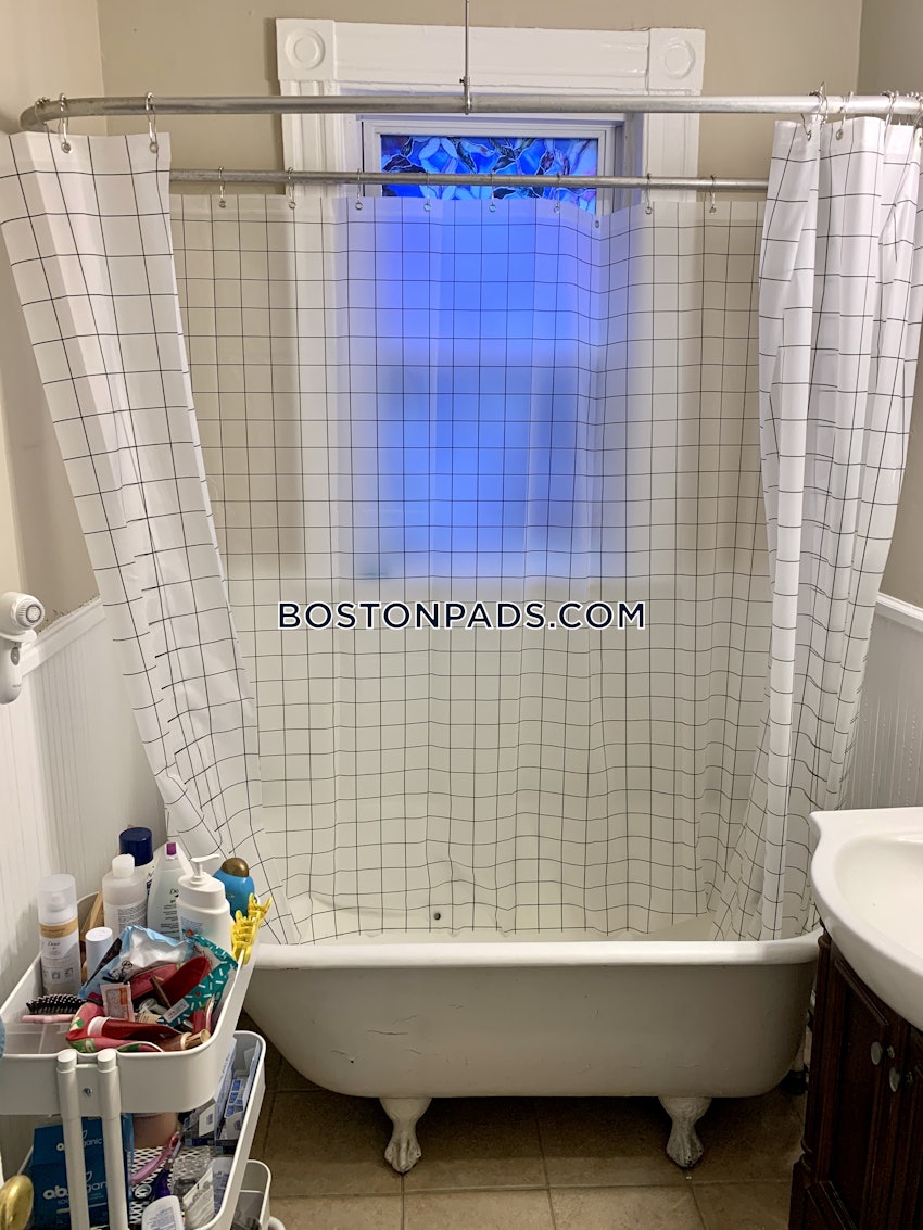 BOSTON - MISSION HILL - 4 Beds, 1 Bath - Image 50