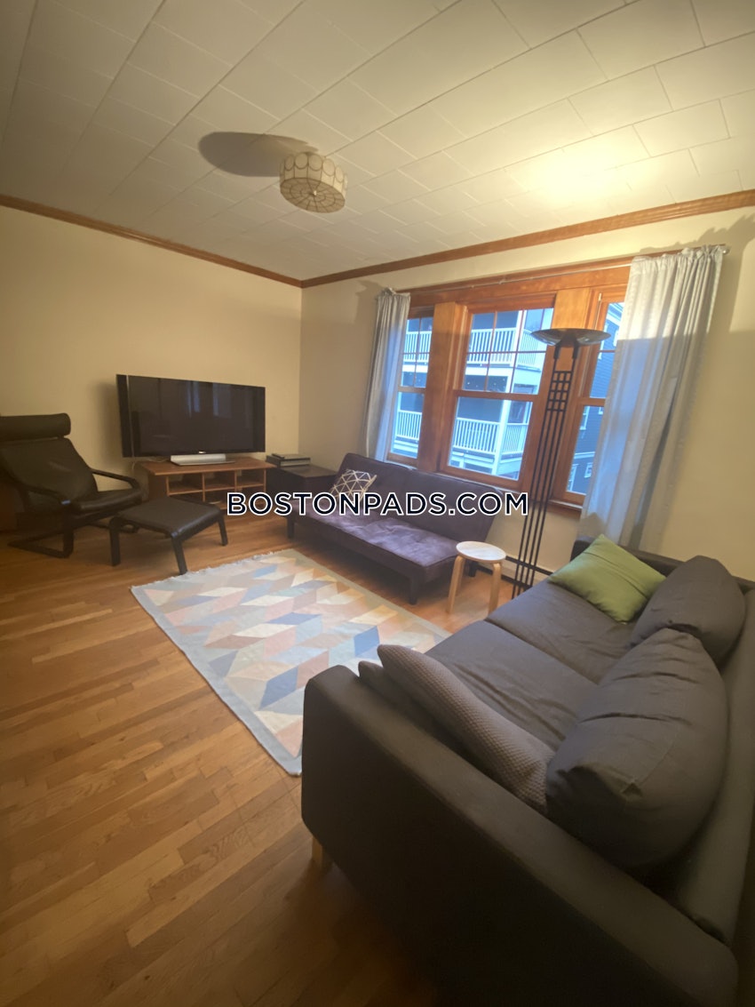 CAMBRIDGE - HARVARD SQUARE - 4 Beds, 1 Bath - Image 1