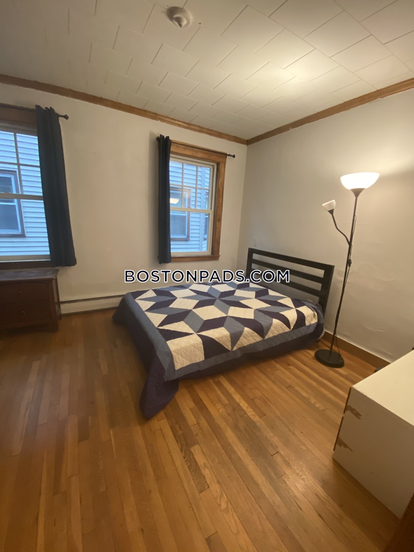 CAMBRIDGE - HARVARD SQUARE - 4 Beds, 1 Bath - Image 6