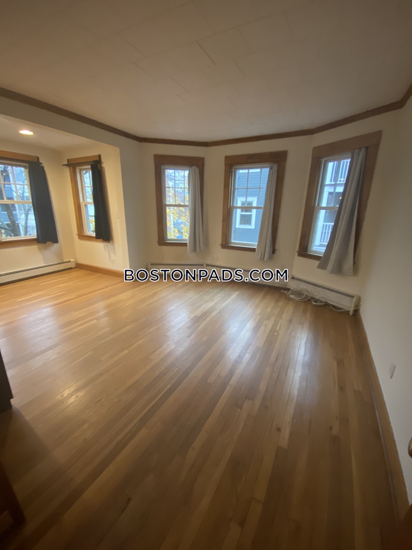 CAMBRIDGE - HARVARD SQUARE - 4 Beds, 1 Bath - Image 10