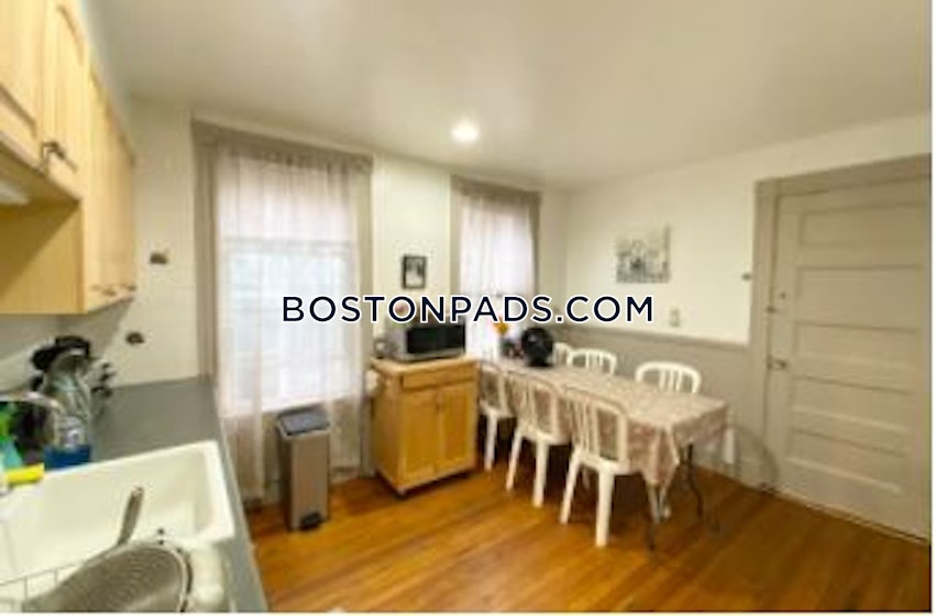 BOSTON - MISSION HILL - 4 Beds, 1 Bath - Image 14