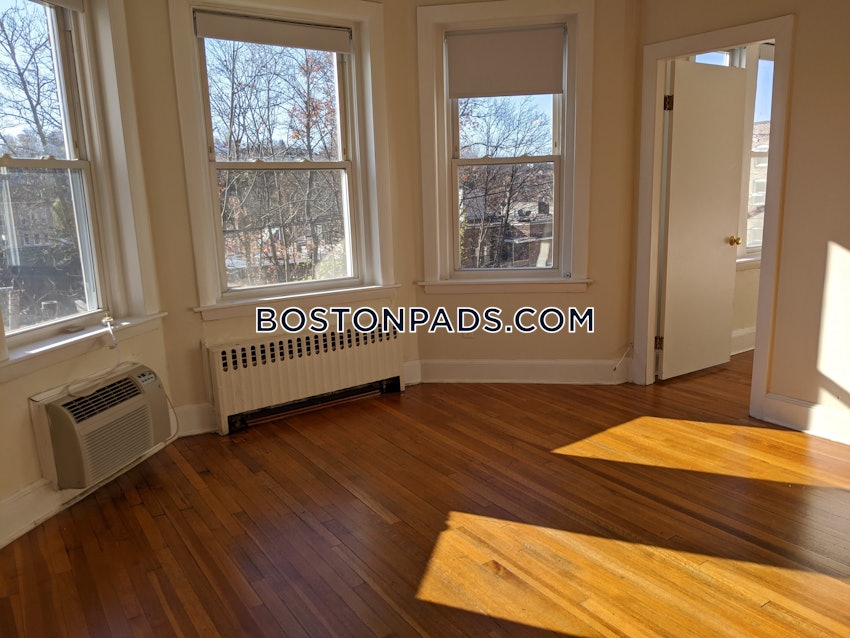 BROOKLINE- WASHINGTON SQUARE - 2 Beds, 1 Bath - Image 8