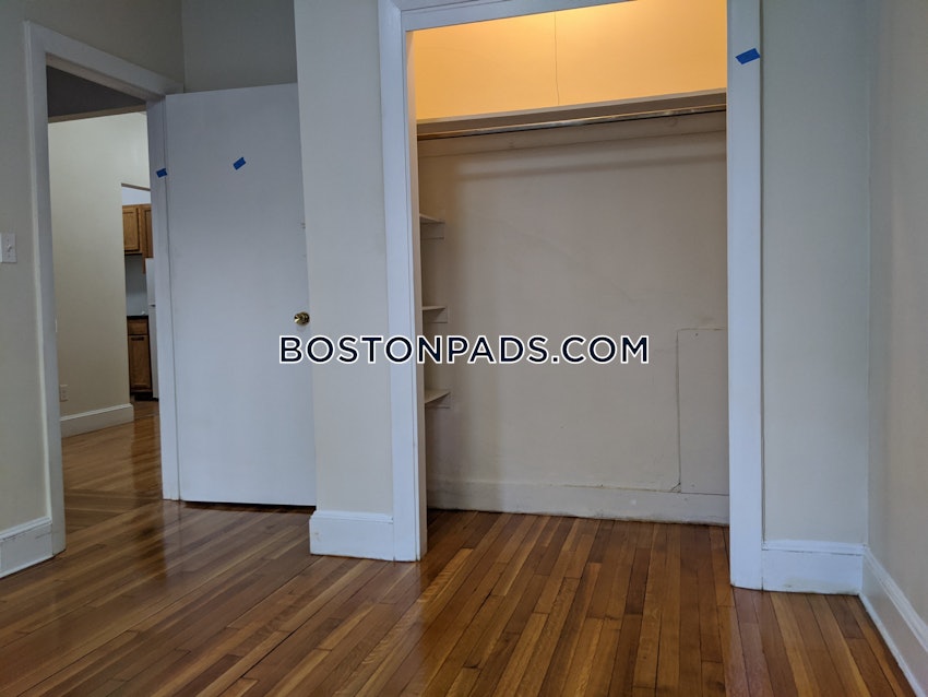 BROOKLINE- WASHINGTON SQUARE - 2 Beds, 1 Bath - Image 4