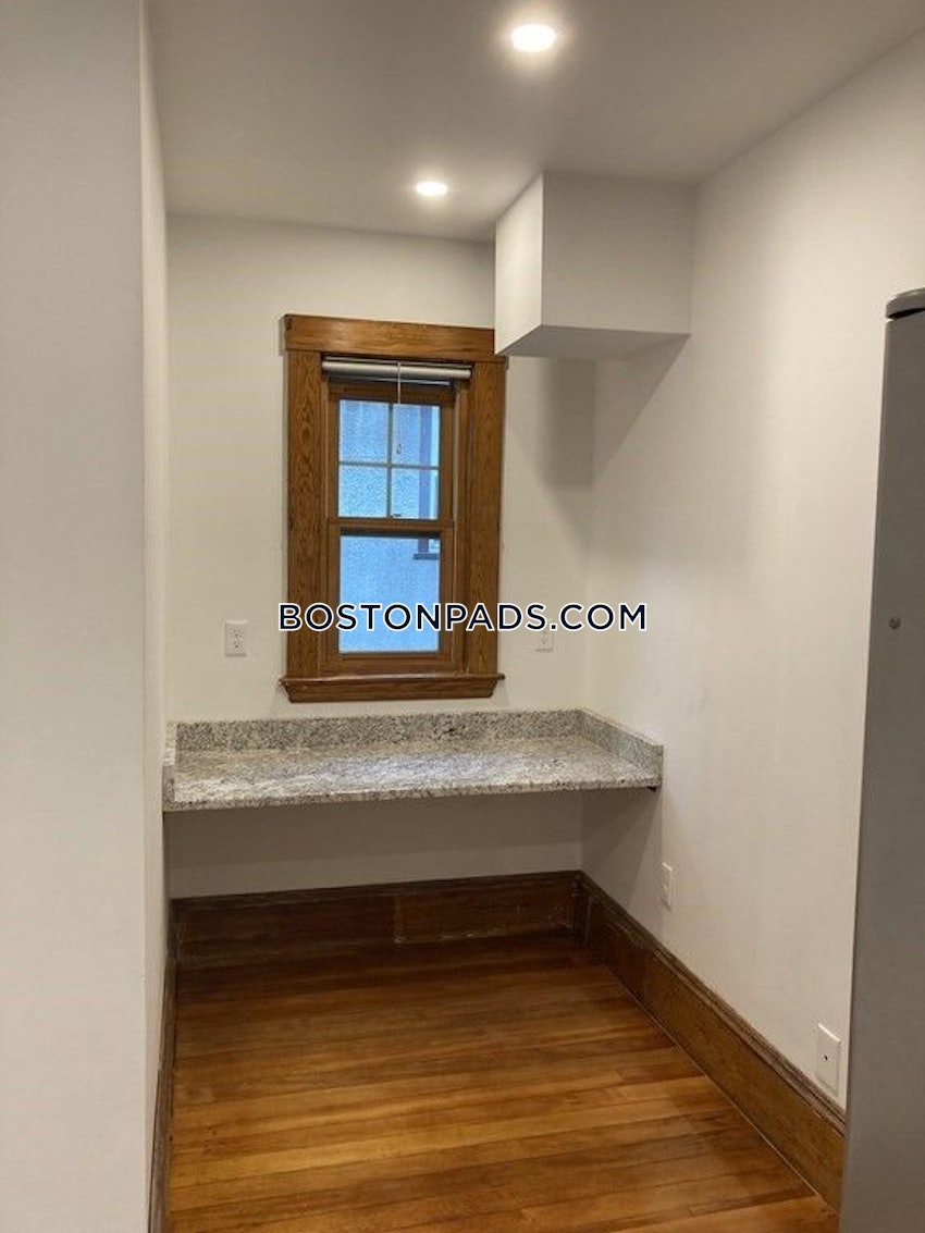 BROOKLINE - BROOKLINE HILLS - 5 Beds, 2 Baths - Image 17