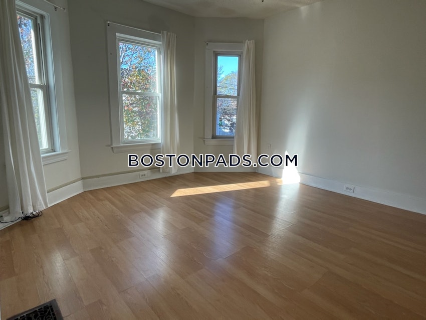 MEDFORD - TUFTS - 2 Beds, 1 Bath - Image 12