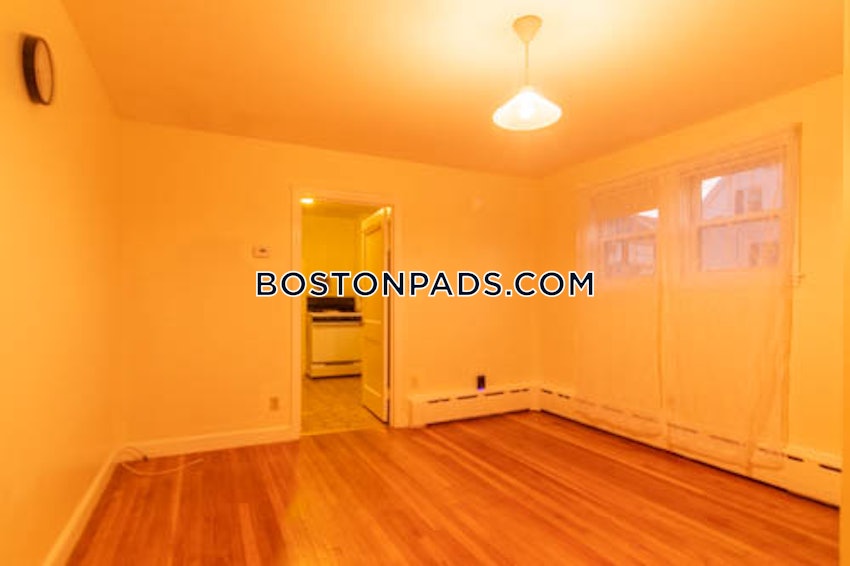 NEWTON - NEWTON CENTRE - 4 Beds, 1 Bath - Image 8