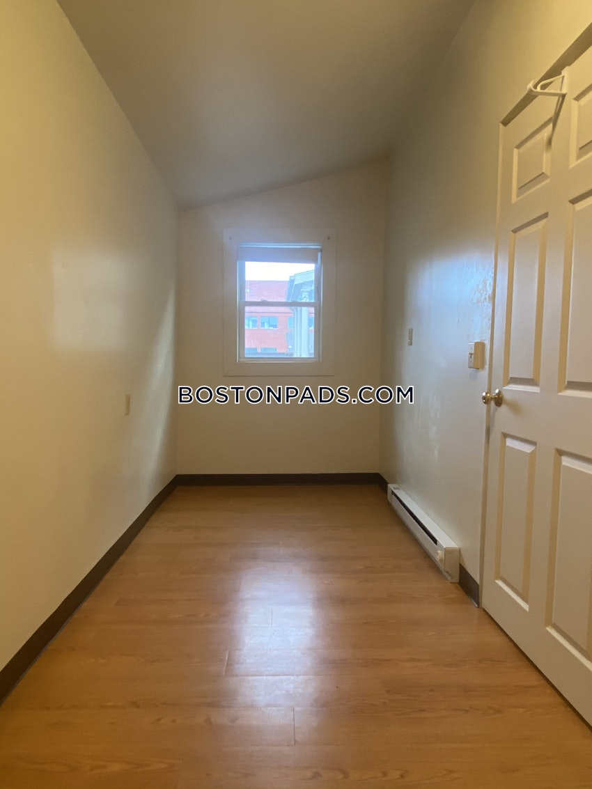 BOSTON - MISSION HILL - 4 Beds, 1 Bath - Image 17