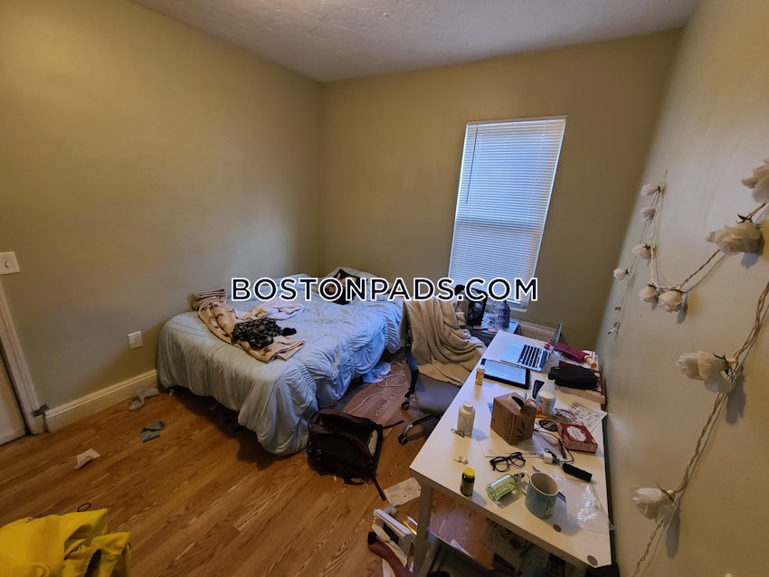 BOSTON - MISSION HILL - 4 Beds, 1 Bath - Image 7