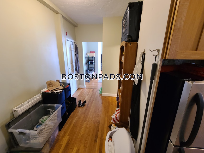 BOSTON - MISSION HILL - 4 Beds, 1 Bath - Image 14