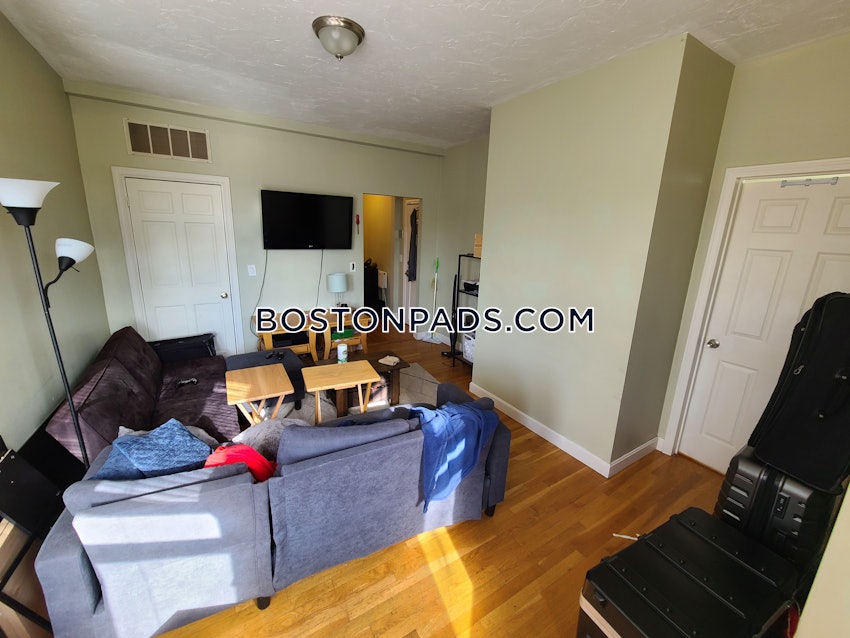 BOSTON - MISSION HILL - 4 Beds, 1 Bath - Image 2