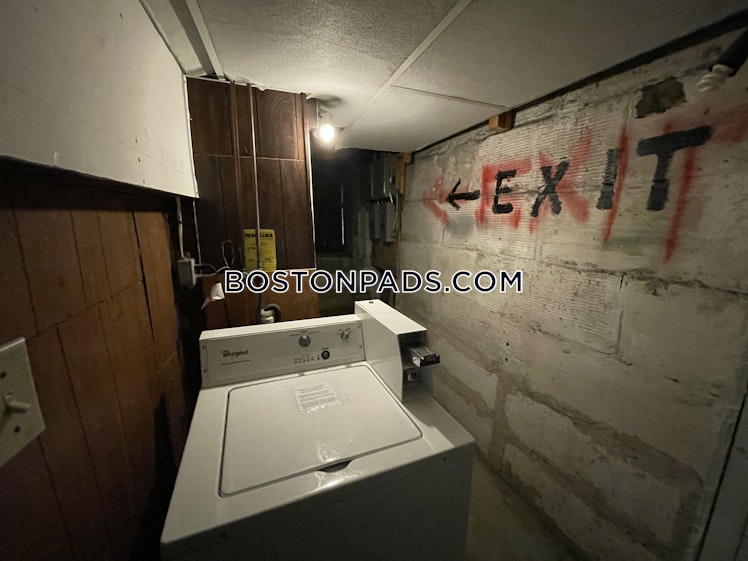 South Crescent Circuit, Boston