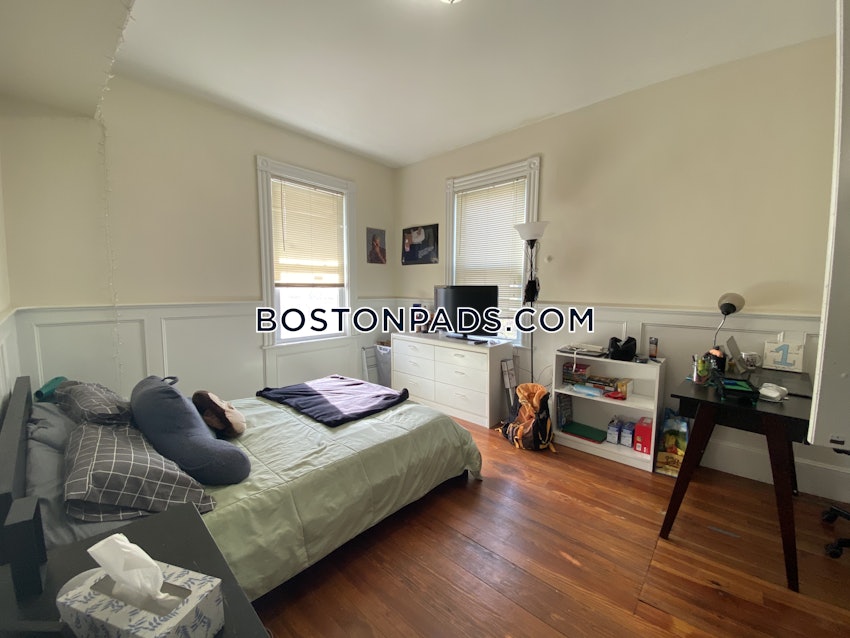 BOSTON - MISSION HILL - 3 Beds, 1 Bath - Image 3