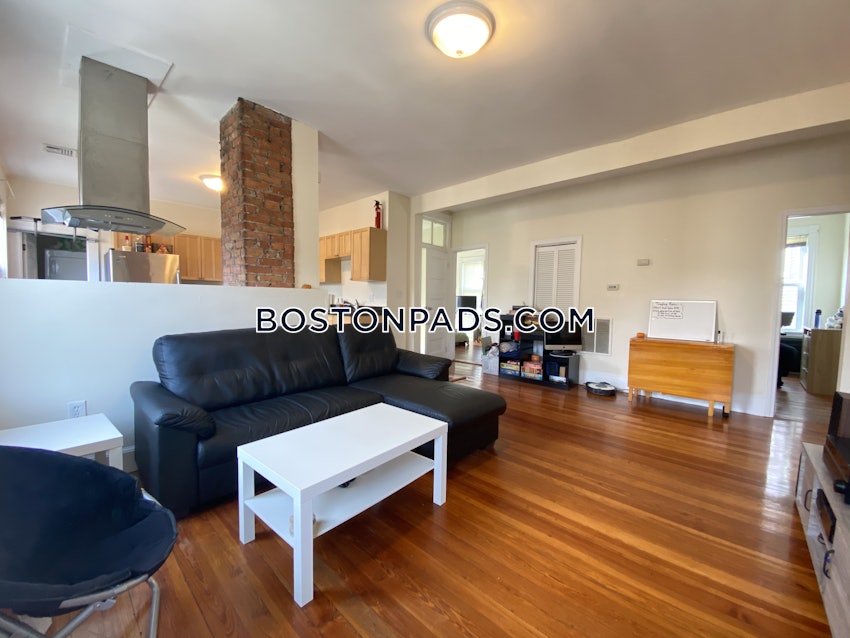 BOSTON - MISSION HILL - 3 Beds, 1 Bath - Image 9