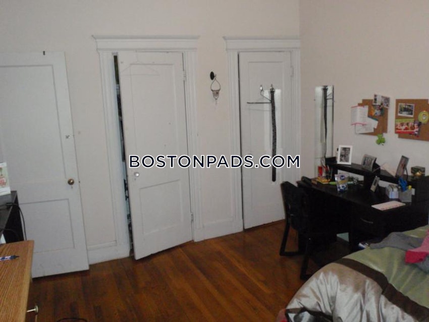 BOSTON - BRIGHTON - CLEVELAND CIRCLE - 4 Beds, 2 Baths - Image 6