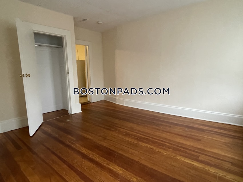 REVERE - 1 Bed, 1 Bath - Image 10