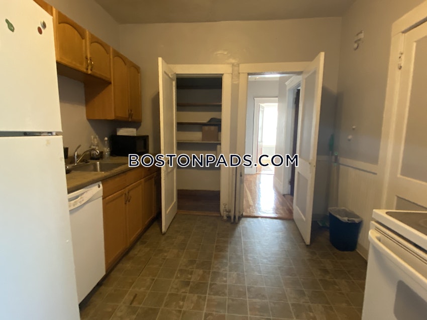 BROOKLINE- BOSTON UNIVERSITY - 4 Beds, 1 Bath - Image 39