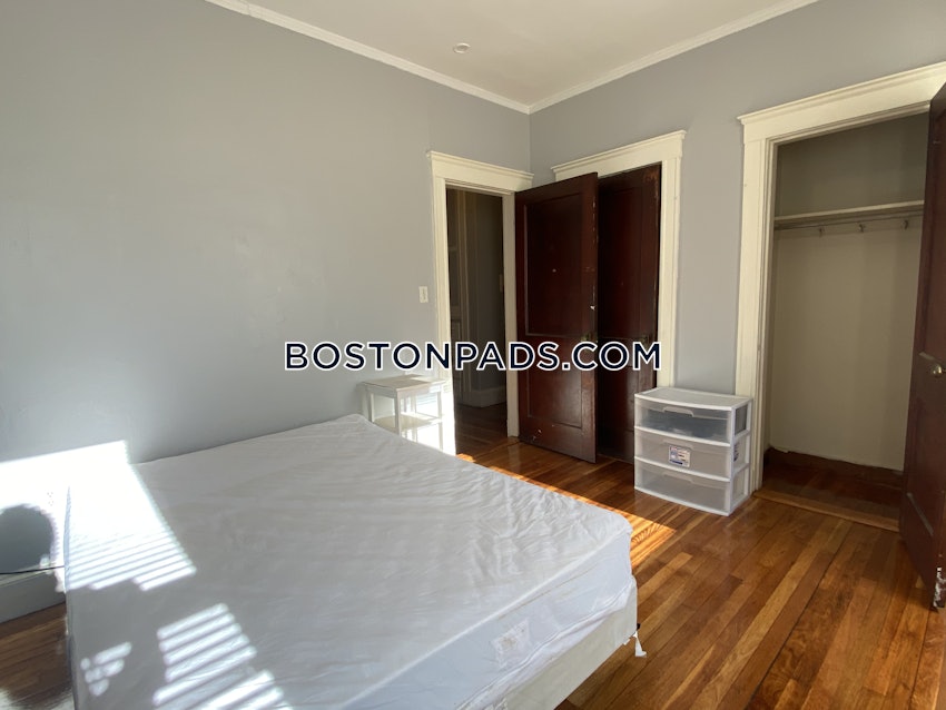 BROOKLINE- BOSTON UNIVERSITY - 4 Beds, 1 Bath - Image 13