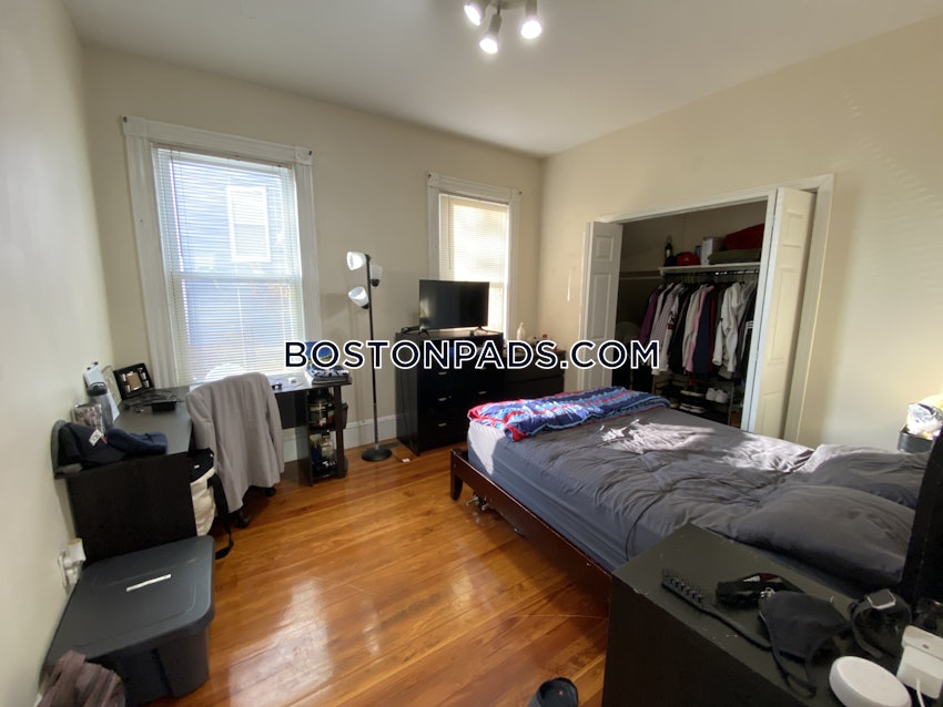 BOSTON - MISSION HILL - 4 Beds, 2 Baths - Image 10