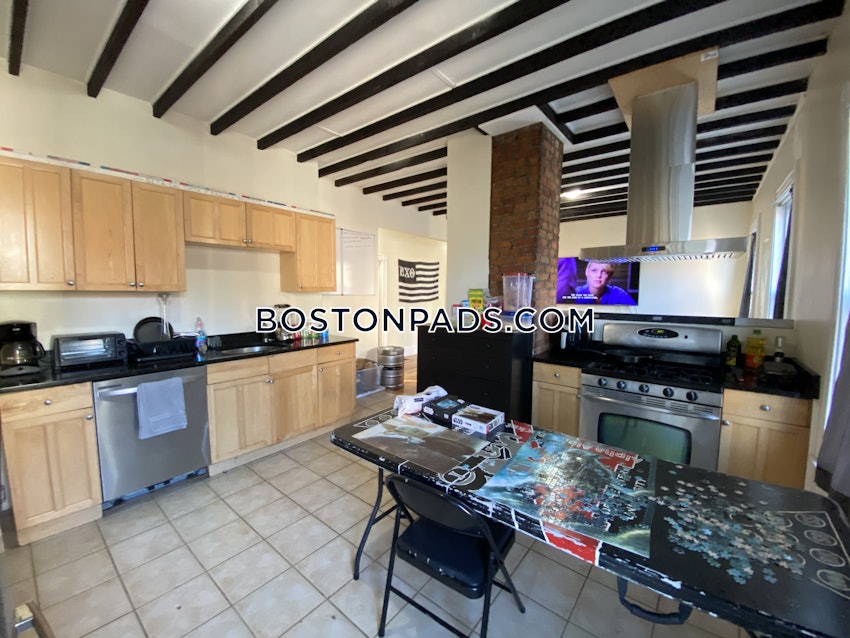 BOSTON - MISSION HILL - 4 Beds, 2 Baths - Image 20