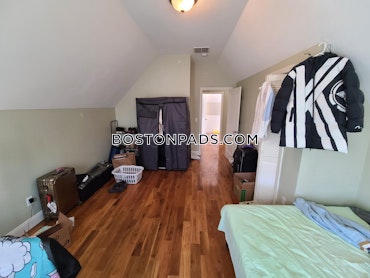 Boston - 5 Beds, 2 Baths