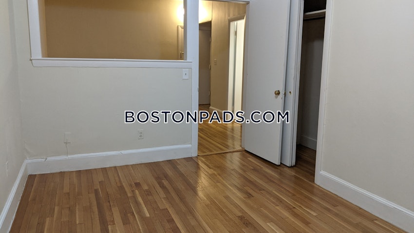 BROOKLINE- WASHINGTON SQUARE - 1 Bed, 1 Bath - Image 8