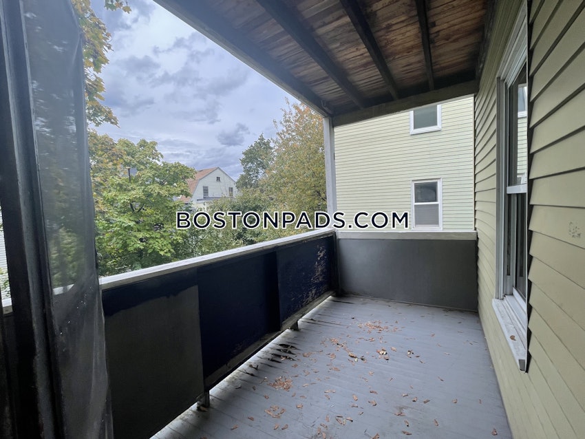 SOMERVILLE - WINTER HILL - 3 Beds, 1 Bath - Image 3