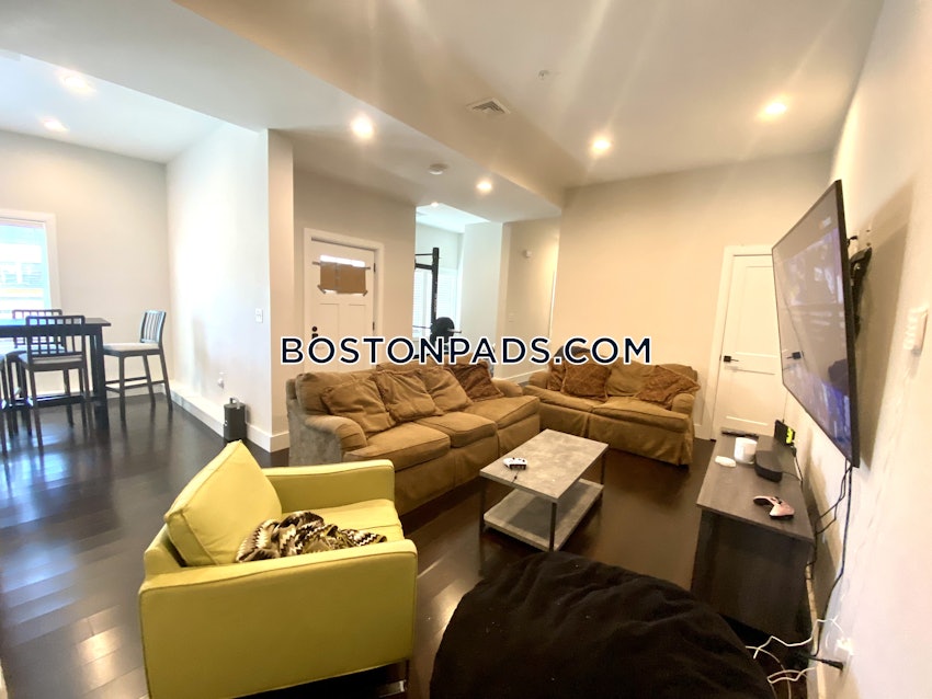BOSTON - MISSION HILL - 7 Beds, 4.5 Baths - Image 2