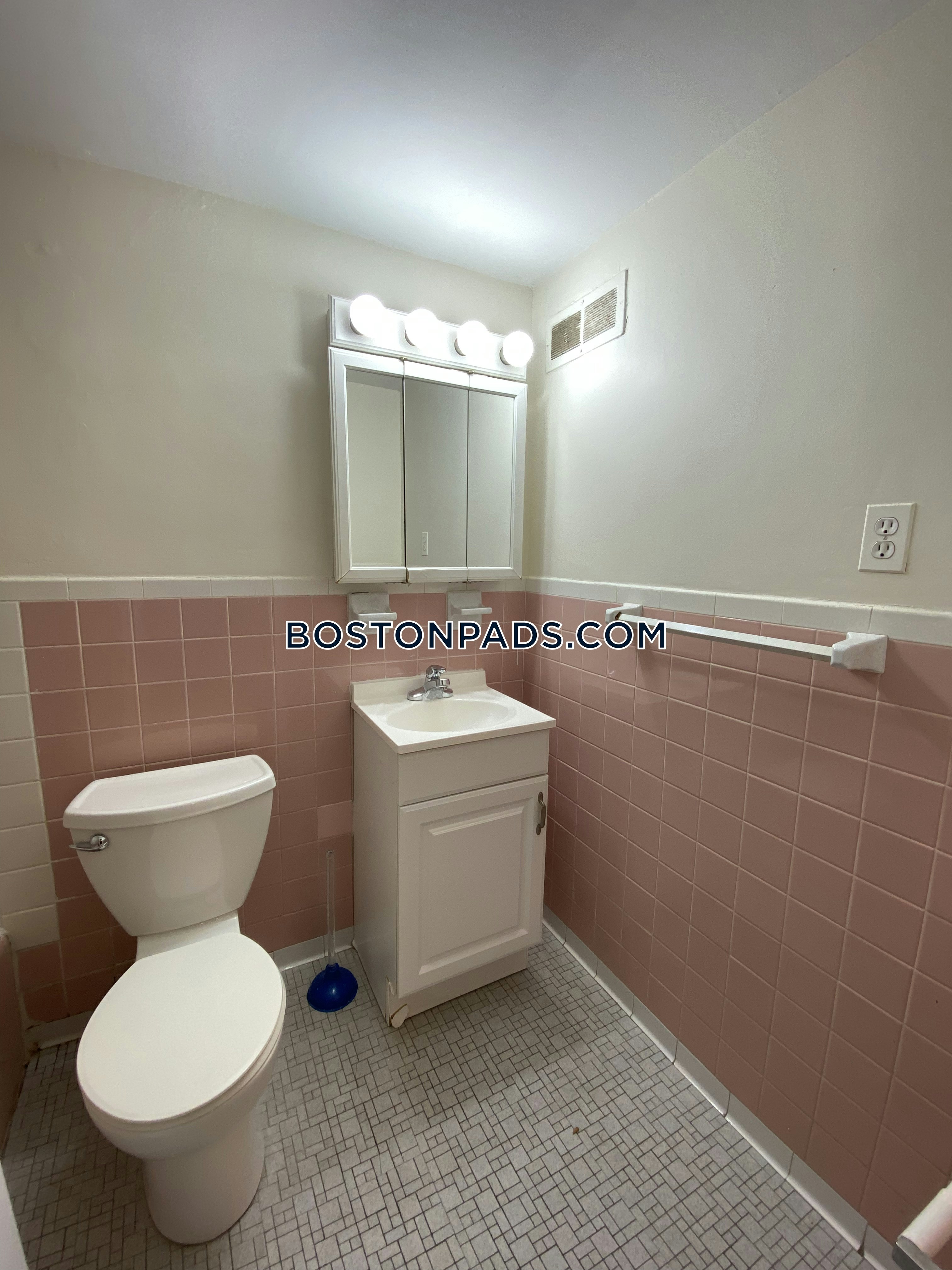 Boston - 0 Beds, 1 Baths