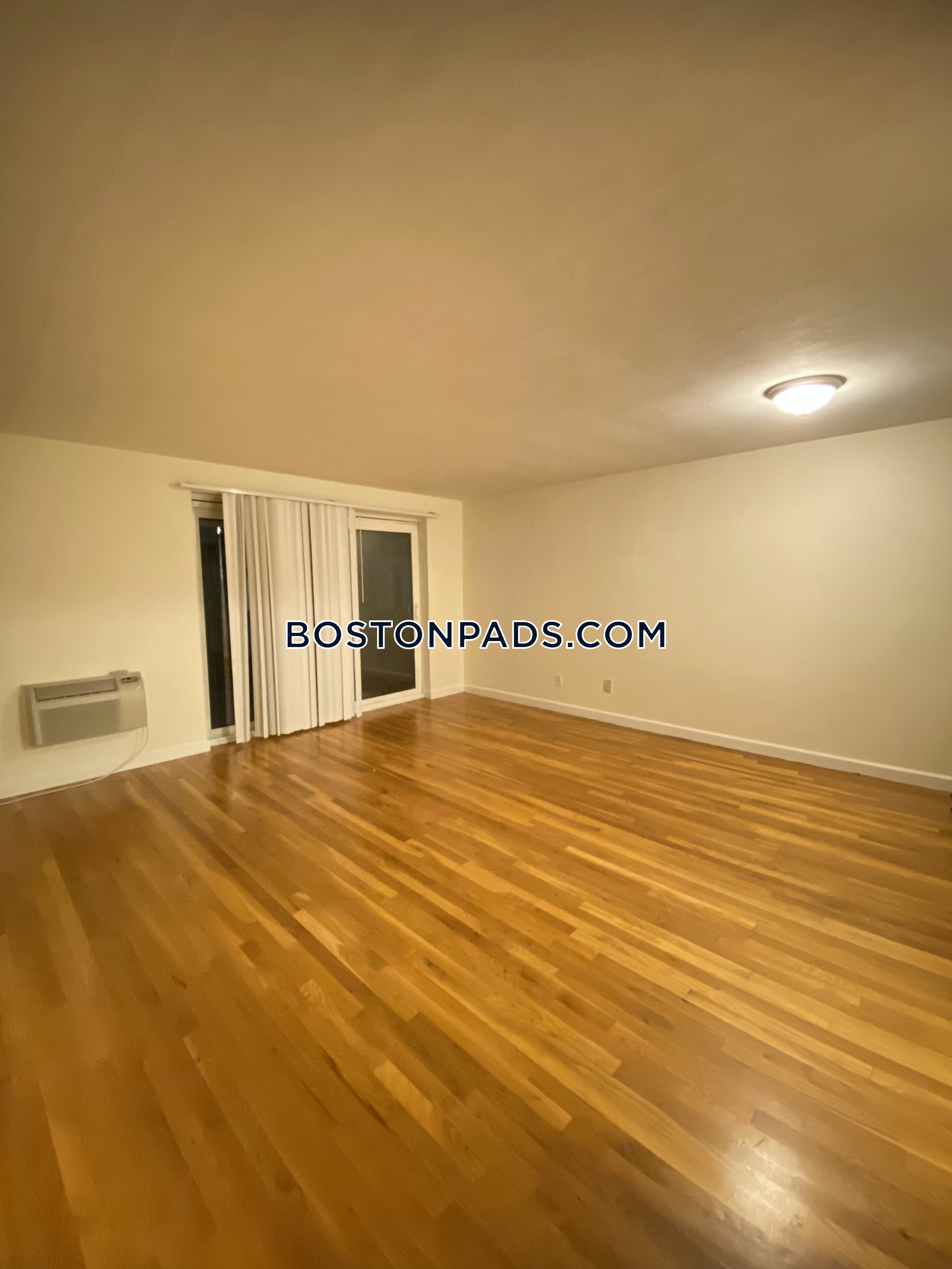 Boston - 0 Beds, 1 Baths