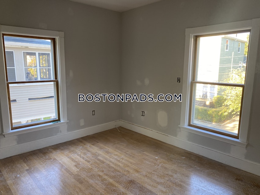 SOMERVILLE - DAVIS SQUARE - 4 Beds, 3 Baths - Image 8