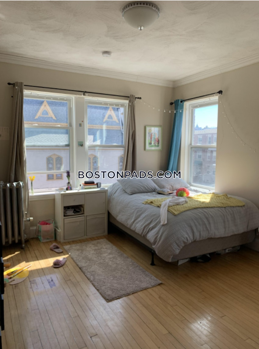 BOSTON - ALLSTON - 3 Beds, 1 Bath - Image 4