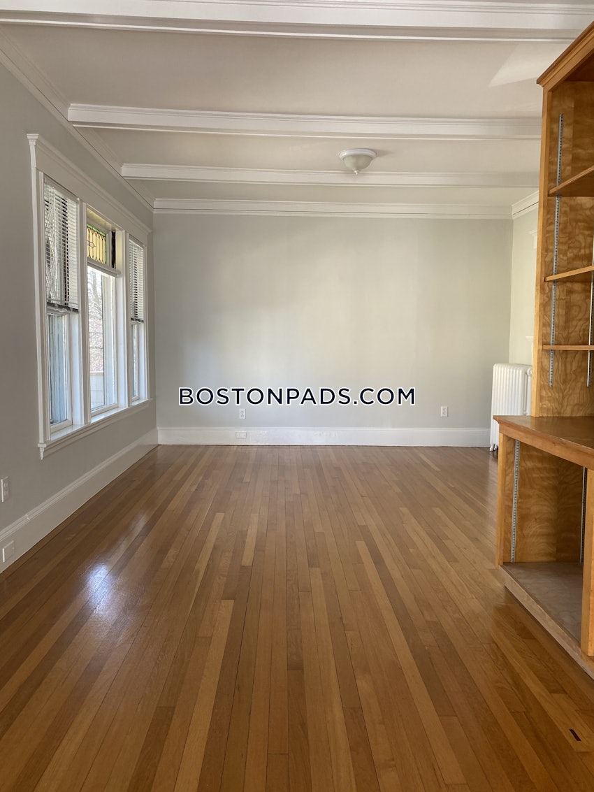 SOMERVILLE - TUFTS - 4 Beds, 1 Bath - Image 4