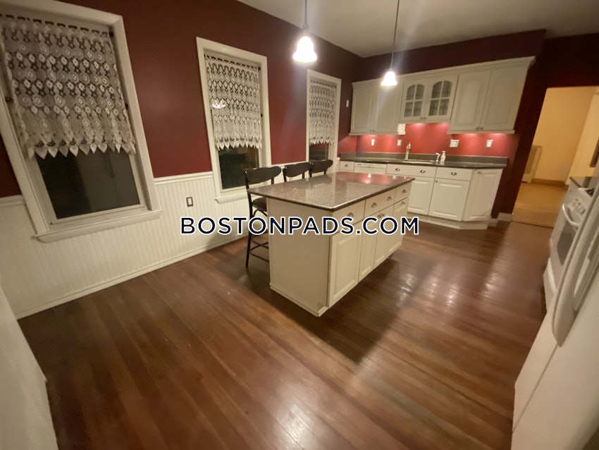 MEDFORD - TUFTS - 4 Beds, 2 Baths - Image 39